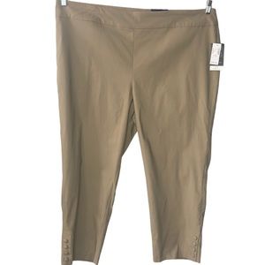 NEW!!! Roz & Ali ankle pants with button detail